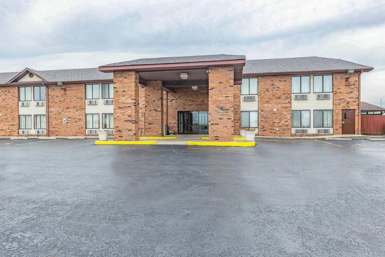 Hotel Red Lion & Pontoon