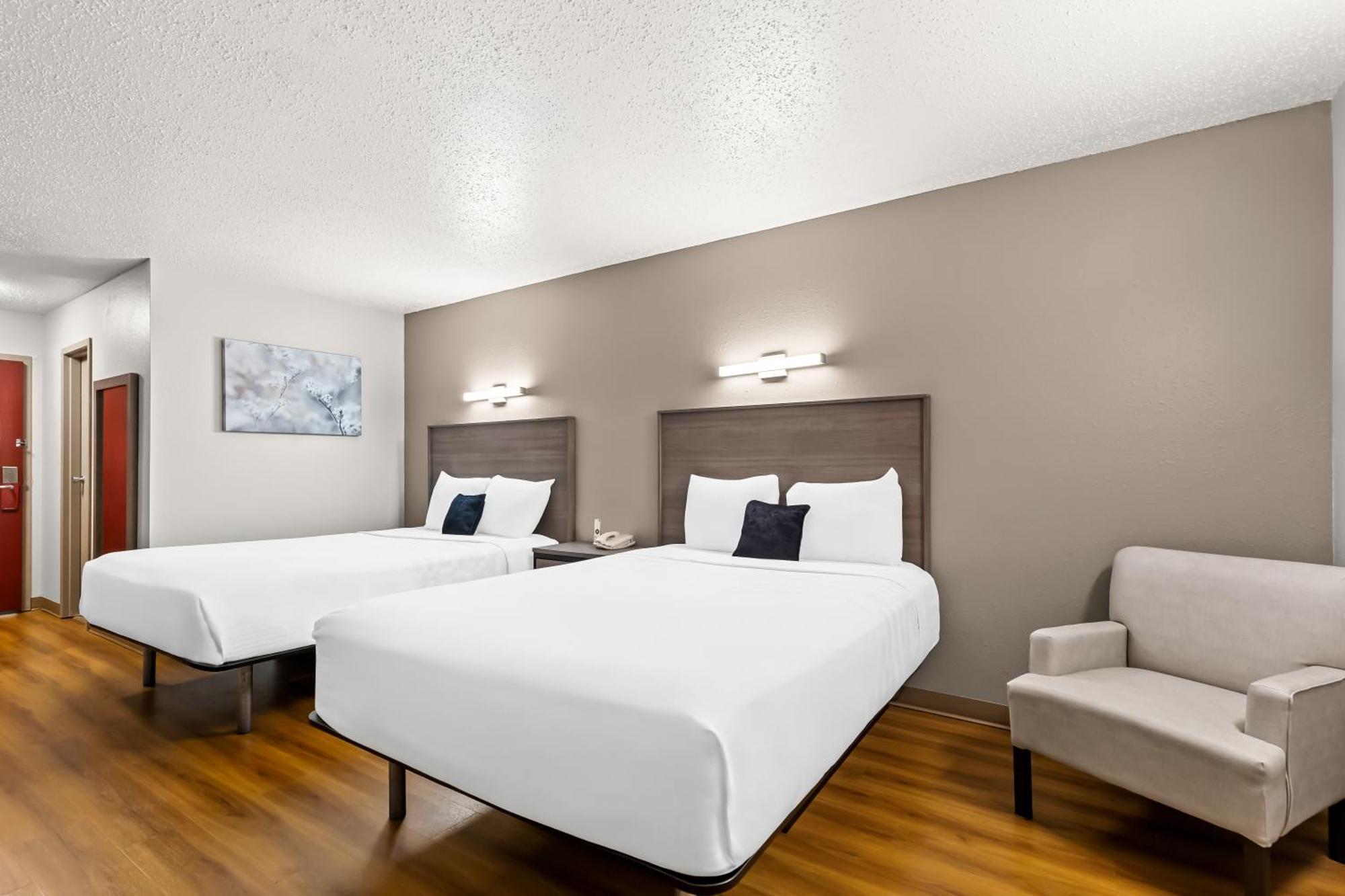 Red Lion & Pontoon Hotel 2*