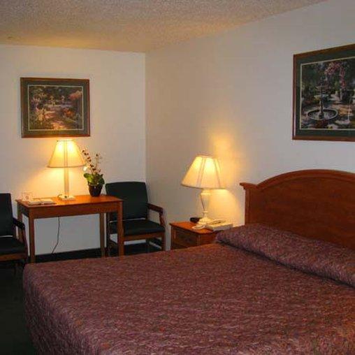 Red Lion & Pontoon Hotel