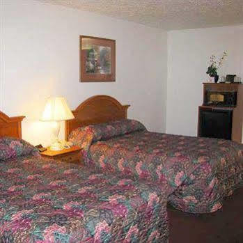 Red Lion & Pontoon Hotel