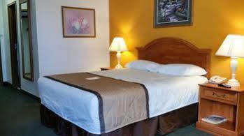Hotel Red Lion & Pontoon 2*